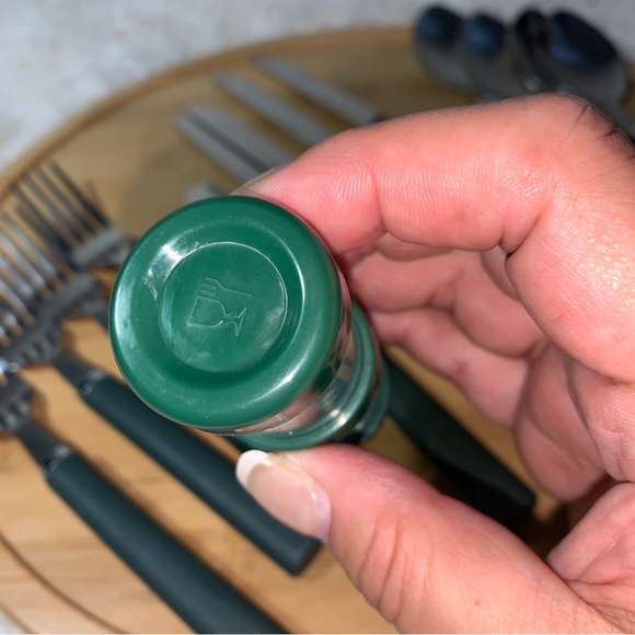 14Pc. Set of Stainless Steel Green Handle Cutlery 4 settings w cheese knife+ - Picture 2 of 4